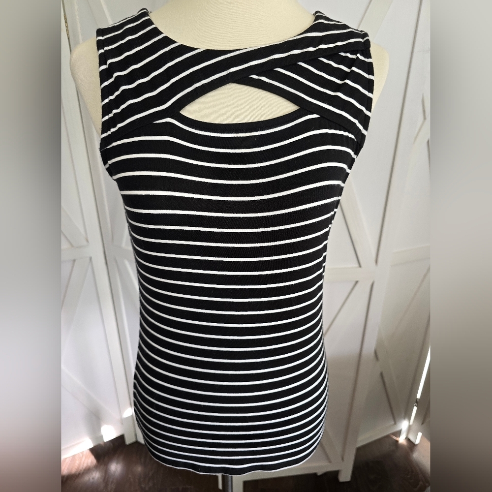 Vince Camuto Black and White Stripe with Front Key Hole Opening Tank Top